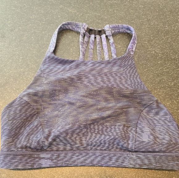 Lululemon sports bra - Picture 1 of 3